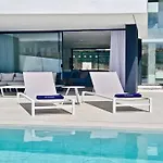 Villa Onesixone-cleverdetails, Luxury Villa, Sleeps 8 Adults 2 Children, Private Pool And Jacuzzi *