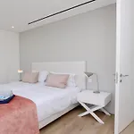 Onesixone-cleverdetails, Luxury Villa, Sleeps 8 Adults 2 Children, Private Pool And Jacuzzi Βιλαμούρα