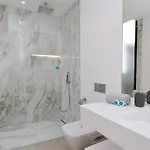 Onesixone-cleverdetails, Luxury Villa, Sleeps 8 Adults 2 Children, Private Pool And Jacuzzi