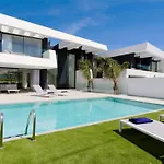 Onesixone-cleverdetails, Luxury Villa, Sleeps 8 Adults 2 Children, Private Pool And Jacuzzi *