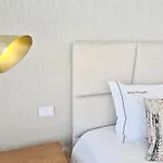 Onesixone-cleverdetails, Luxury Villa, Sleeps 8 Adults 2 Children, Private Pool And Jacuzzi *