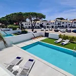Onesixone-cleverdetails, Luxury Villa, Sleeps 8 Adults 2 Children, Private Pool And Jacuzzi Villa *