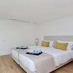 Onesixone-cleverdetails, Luxury Villa, Sleeps 8 Adults 2 Children, Private Pool And Jacuzzi Βίλα Βιλαμούρα