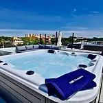 Onesixone-cleverdetails, Luxury Villa, Sleeps 8 Adults 2 Children, Private Pool And Jacuzzi Villa