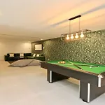 Onesixone-cleverdetails, Luxury Villa, Sleeps 8 Adults 2 Children, Private Pool And Jacuzzi *