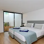 Βίλα Onesixone-cleverdetails, Luxury Villa, Sleeps 8 Adults 2 Children, Private Pool And Jacuzzi