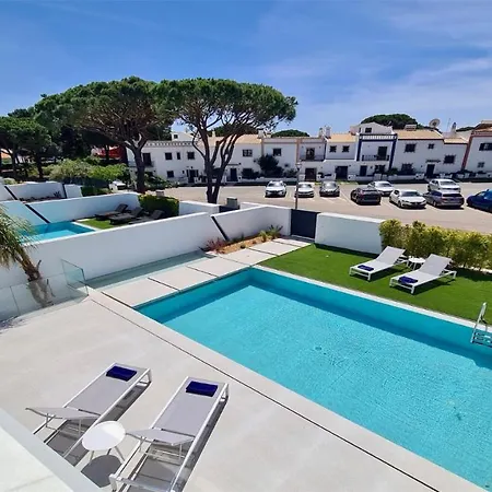 Onesixone-cleverdetails, Luxury Villa, Sleeps 8 Adults 2 Children, Private Pool And Jacuzzi Villa *