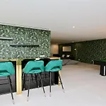 Onesixone-cleverdetails, Luxury Villa, Sleeps 8 Adults 2 Children, Private Pool And Jacuzzi Vilamoura