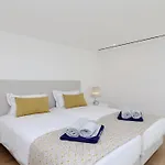 Onesixone-cleverdetails, Luxury Villa, Sleeps 8 Adults 2 Children, Private Pool And Jacuzzi *