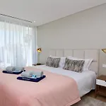 Onesixone-cleverdetails, Luxury Villa, Sleeps 8 Adults 2 Children, Private Pool And Jacuzzi Villa *