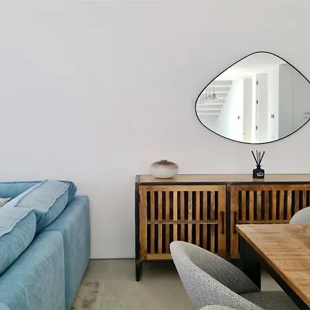 Villa Onesixone-cleverdetails, Luxury Villa, Sleeps 8 Adults 2 Children, Private Pool And Jacuzzi *