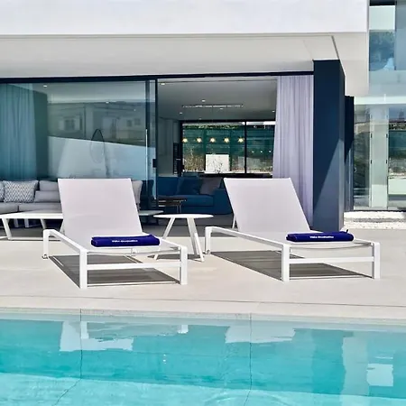 Willa Onesixone-cleverdetails, Luxury Villa, Sleeps 8 Adults 2 Children, Private Pool And Jacuzzi *