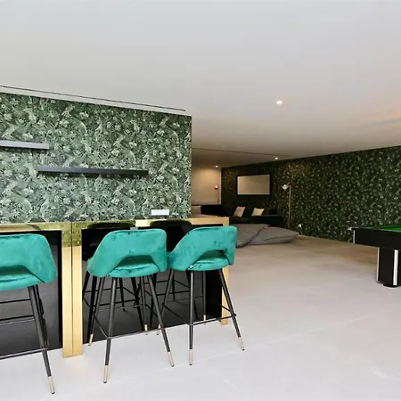Onesixone-cleverdetails, Luxury Villa, Sleeps 8 Adults 2 Children, Private Pool And Jacuzzi Vilamoura