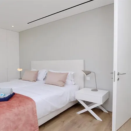 Onesixone-cleverdetails, Luxury Villa, Sleeps 8 Adults 2 Children, Private Pool And Jacuzzi Vilamoura