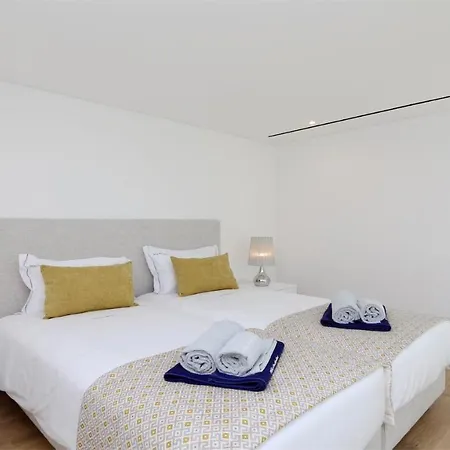 Onesixone-cleverdetails, Luxury Villa, Sleeps 8 Adults 2 Children, Private Pool And Jacuzzi *