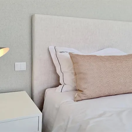 Onesixone-cleverdetails, Luxury Villa, Sleeps 8 Adults 2 Children, Private Pool And Jacuzzi 빌라모라