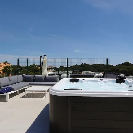 Onesixone-cleverdetails, Luxury Villa, Sleeps 8 Adults 2 Children, Private Pool And Jacuzzi Willa Vilamoura