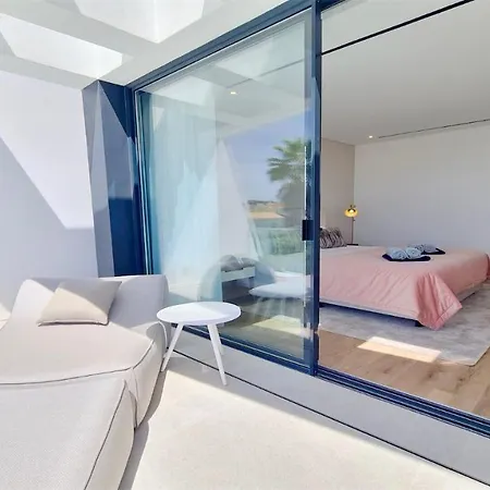 Onesixone-cleverdetails, Luxury Villa, Sleeps 8 Adults 2 Children, Private Pool And Jacuzzi 빌라 *