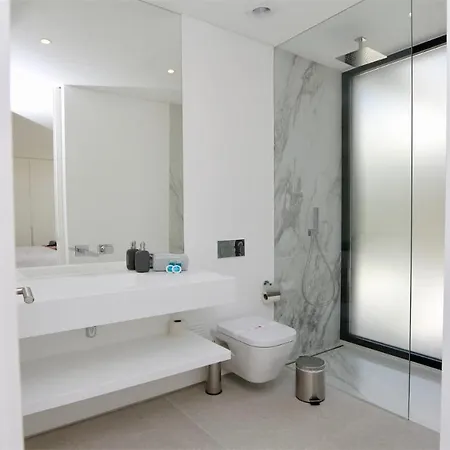 Onesixone-cleverdetails, Luxury Villa, Sleeps 8 Adults 2 Children, Private Pool And Jacuzzi Willa *