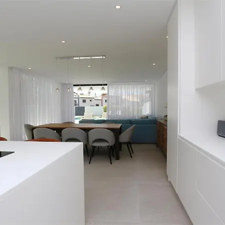 Onesixone-cleverdetails, Luxury Villa, Sleeps 8 Adults 2 Children, Private Pool And Jacuzzi Villa Vilamoura