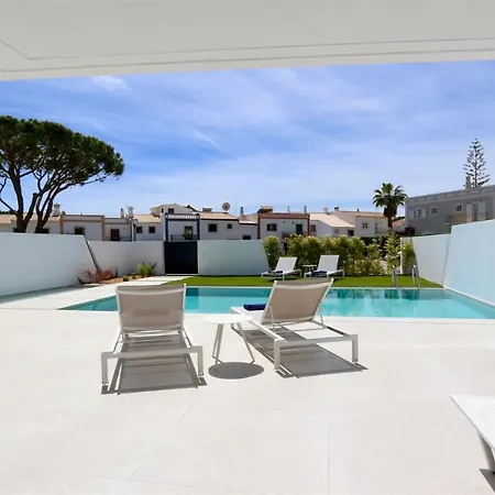 Onesixone-cleverdetails, Luxury Villa, Sleeps 8 Adults 2 Children, Private Pool And Jacuzzi * 빌라모라