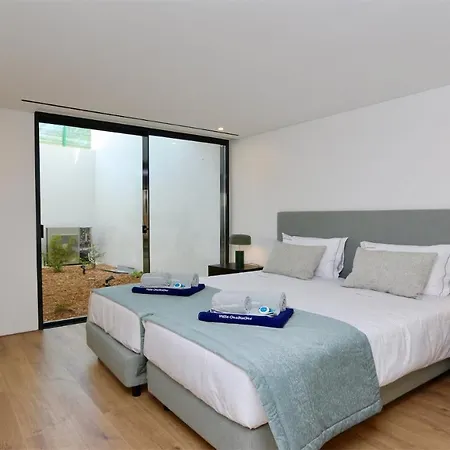 Villa Onesixone-cleverdetails, Luxury Villa, Sleeps 8 Adults 2 Children, Private Pool And Jacuzzi