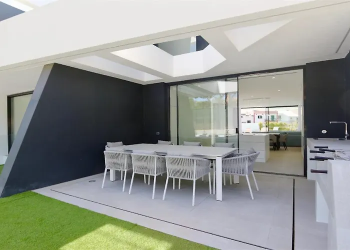 别墅 Onesixone-cleverdetails, Luxury Villa, Sleeps 8 Adults 2 Children, Private Pool And Jacuzzi