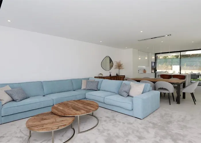 Onesixone-cleverdetails, Luxury Villa, Sleeps 8 Adults 2 Children, Private Pool And Jacuzzi