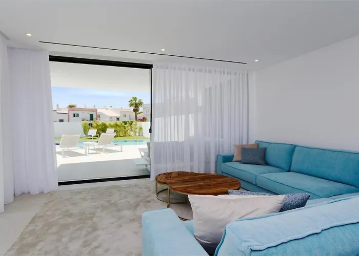 别墅 Onesixone-cleverdetails, Luxury Villa, Sleeps 8 Adults 2 Children, Private Pool And Jacuzzi