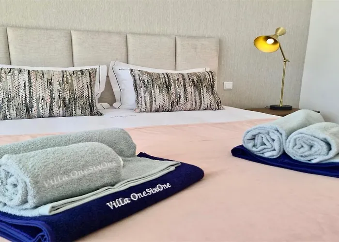 Onesixone-cleverdetails, Luxury Villa, Sleeps 8 Adults 2 Children, Private Pool And Jacuzzi 别墅 *