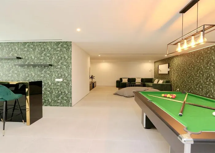 Onesixone-cleverdetails, Luxury Villa, Sleeps 8 Adults 2 Children, Private Pool And Jacuzzi 别墅