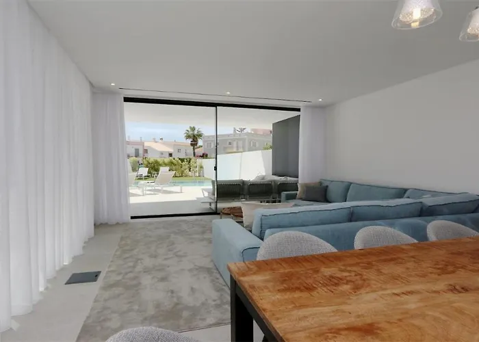 别墅 Onesixone-cleverdetails, Luxury Villa, Sleeps 8 Adults 2 Children, Private Pool And Jacuzzi