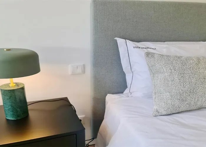 Onesixone-cleverdetails, Luxury Villa, Sleeps 8 Adults 2 Children, Private Pool And Jacuzzi