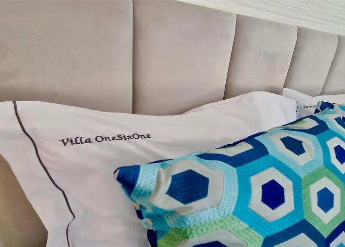 Onesixone-cleverdetails, Luxury Villa, Sleeps 8 Adults 2 Children, Private Pool And Jacuzzi *