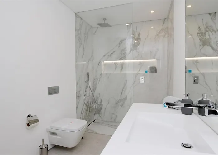 Onesixone-cleverdetails, Luxury Villa, Sleeps 8 Adults 2 Children, Private Pool And Jacuzzi *