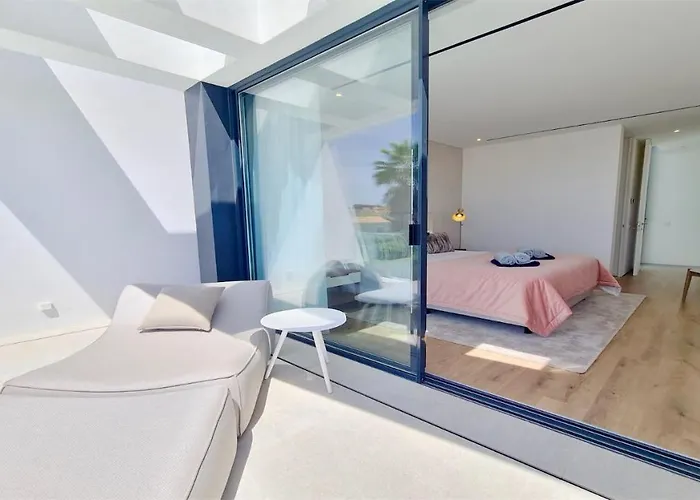 Onesixone-cleverdetails, Luxury Villa, Sleeps 8 Adults 2 Children, Private Pool And Jacuzzi 别墅 *