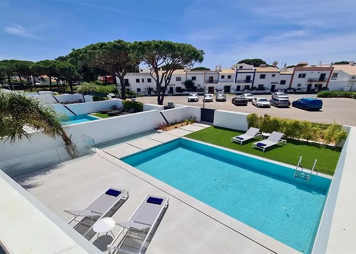 Onesixone-cleverdetails, Luxury Villa, Sleeps 8 Adults 2 Children, Private Pool And Jacuzzi 别墅 *