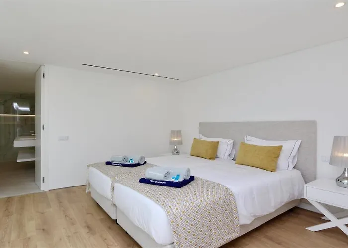 Onesixone-cleverdetails, Luxury Villa, Sleeps 8 Adults 2 Children, Private Pool And Jacuzzi 别墅 维拉摩拉