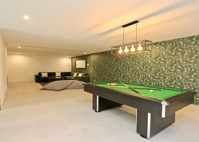 Onesixone-cleverdetails, Luxury Villa, Sleeps 8 Adults 2 Children, Private Pool And Jacuzzi *