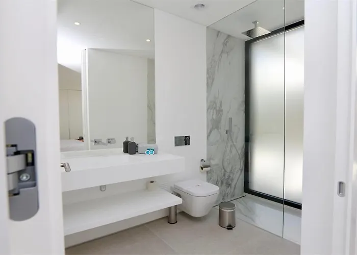 Onesixone-cleverdetails, Luxury Villa, Sleeps 8 Adults 2 Children, Private Pool And Jacuzzi 别墅 *