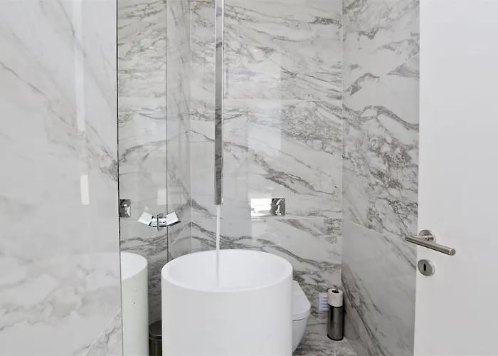 Onesixone-cleverdetails, Luxury Villa, Sleeps 8 Adults 2 Children, Private Pool And Jacuzzi