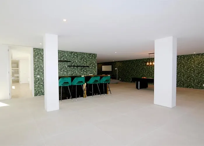 Onesixone-cleverdetails, Luxury Villa, Sleeps 8 Adults 2 Children, Private Pool And Jacuzzi 别墅 维拉摩拉