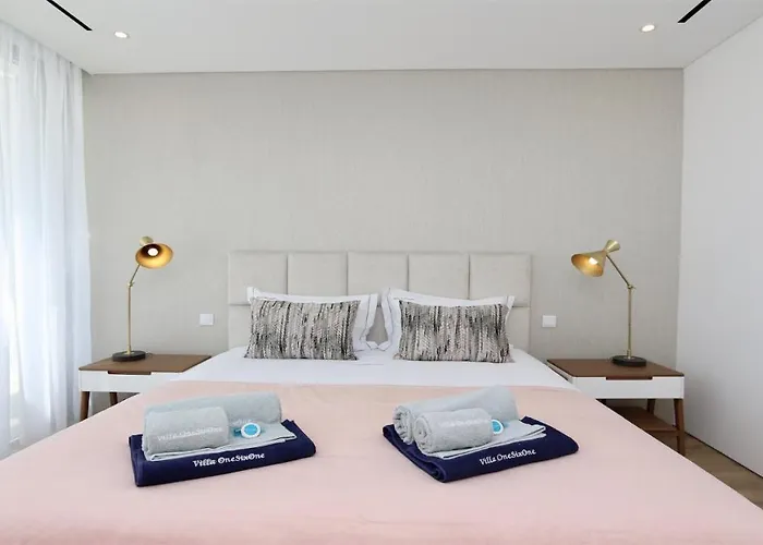 别墅 Onesixone-cleverdetails, Luxury Villa, Sleeps 8 Adults 2 Children, Private Pool And Jacuzzi