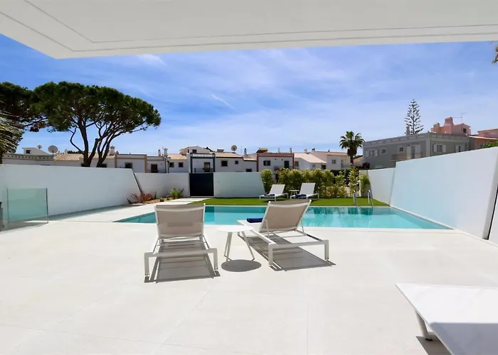 Onesixone-cleverdetails, Luxury Villa, Sleeps 8 Adults 2 Children, Private Pool And Jacuzzi * 维拉摩拉