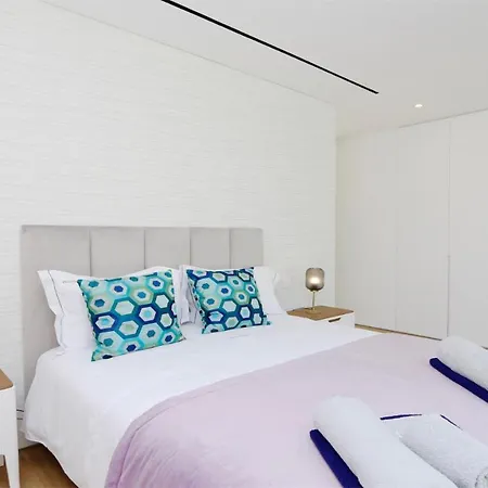 Onesixone-cleverdetails, Luxury Villa, Sleeps 8 Adults 2 Children, Private Pool And Jacuzzi *