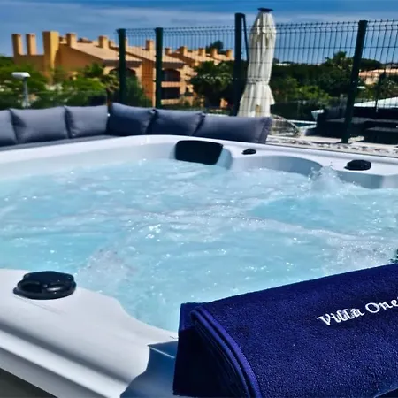 Onesixone-cleverdetails, Luxury Villa, Sleeps 8 Adults 2 Children, Private Pool And Jacuzzi * Vilamoura