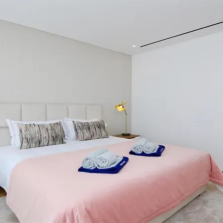 Villa Onesixone-cleverdetails, Luxury Villa, Sleeps 8 Adults 2 Children, Private Pool And Jacuzzi Vilamoura