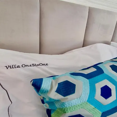 Onesixone-cleverdetails, Luxury Villa, Sleeps 8 Adults 2 Children, Private Pool And Jacuzzi *