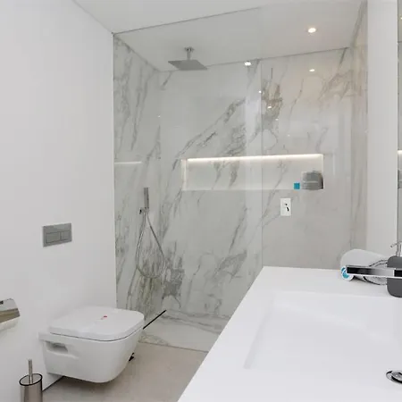 Onesixone-cleverdetails, Luxury Villa, Sleeps 8 Adults 2 Children, Private Pool And Jacuzzi *