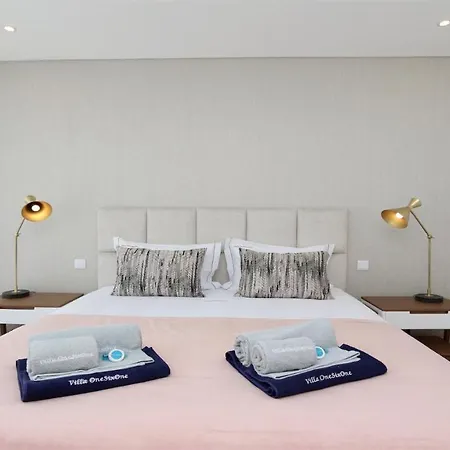 Villa Onesixone-cleverdetails, Luxury Villa, Sleeps 8 Adults 2 Children, Private Pool And Jacuzzi